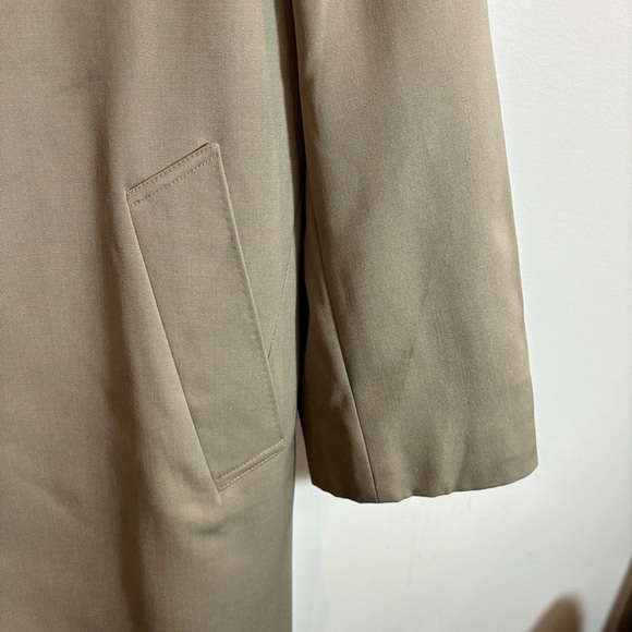 AQUASCUTUM Sz 38R Wool Lined Many  Pockets Slit in Back Buttoned Trenchcoat - Picture 2 of 16